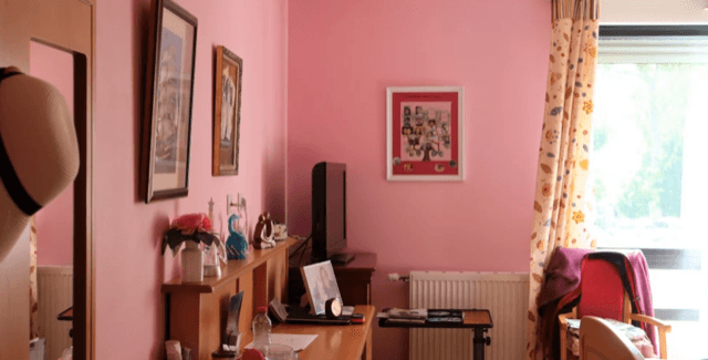 Chambre EHPAD en lisière de forêt